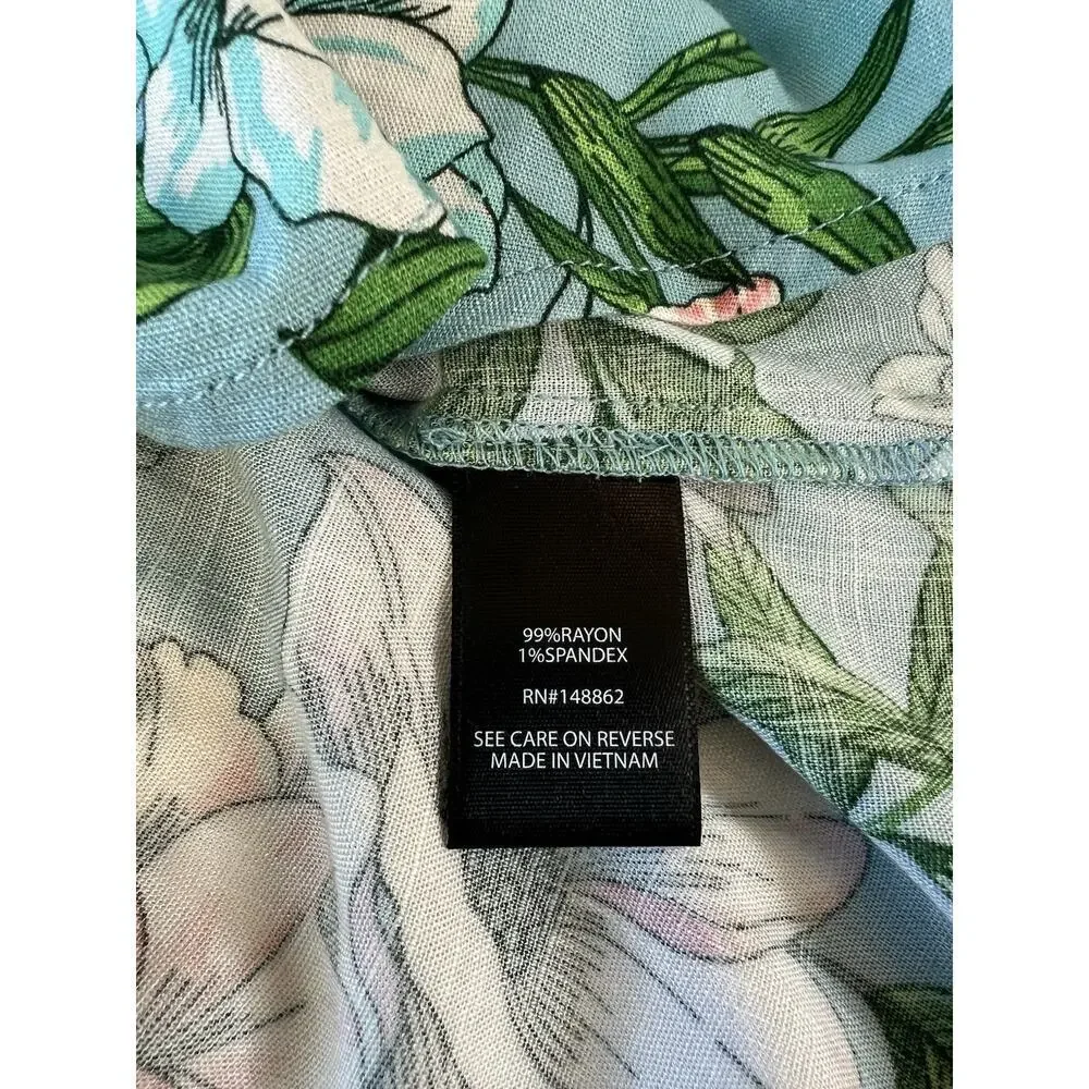 NWT Torrid Blue Floral Lightweight Shirt Size 2X Beach Cruise Vacation - Picture 7 of 8